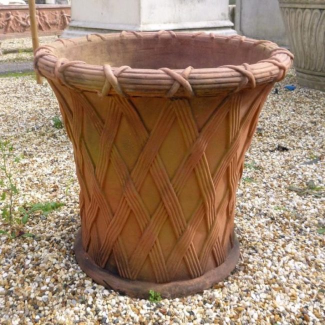 12 Clay Pot Lighthouse Projects for Your Garden